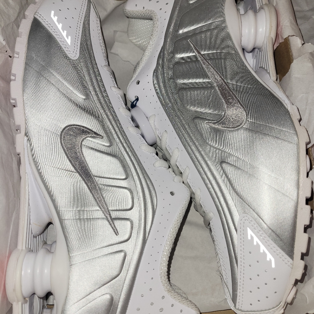 Nike Shox R4
